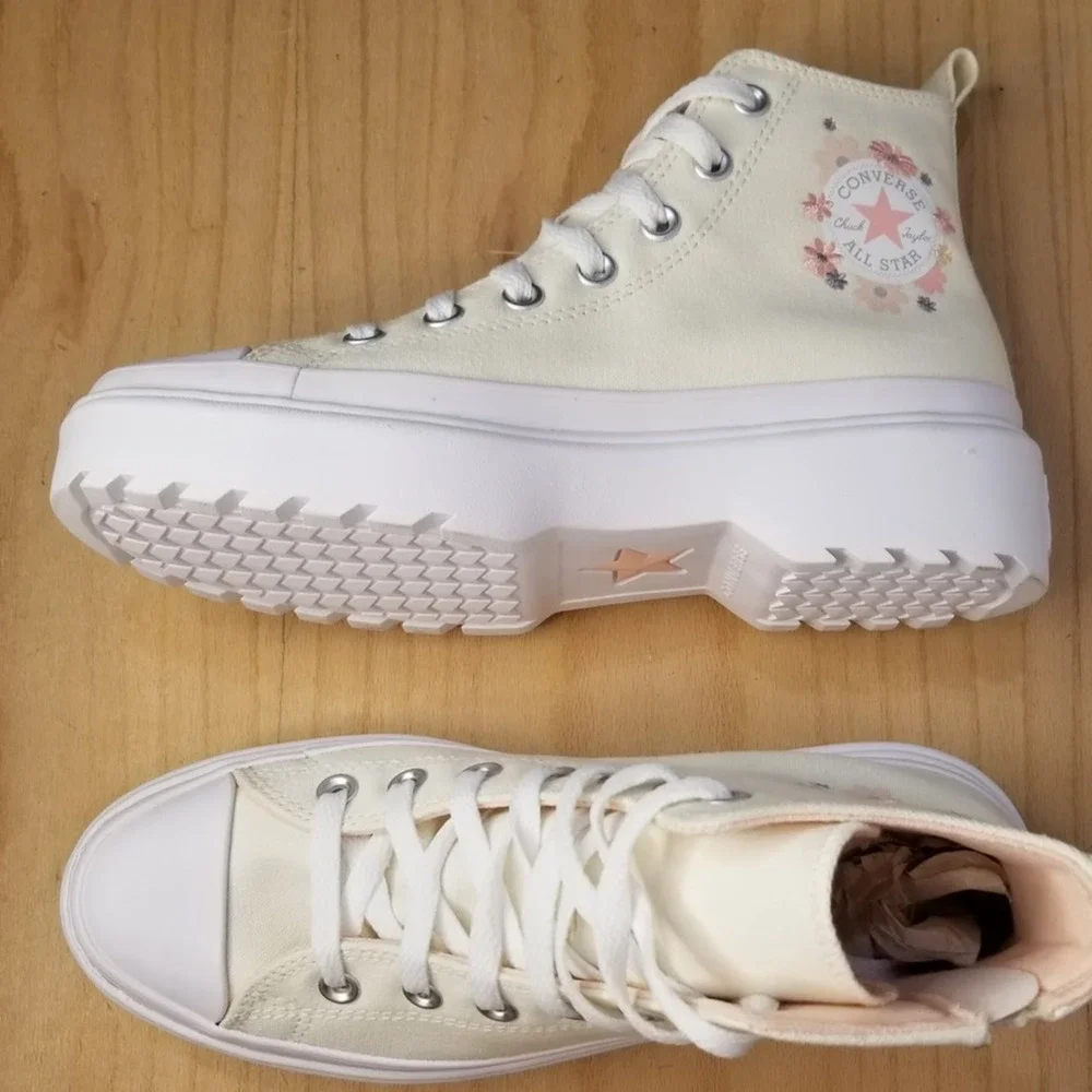 Converse Youth CTAS Lugged Lift Hit Tops Size 6 Cream A10268C NWT